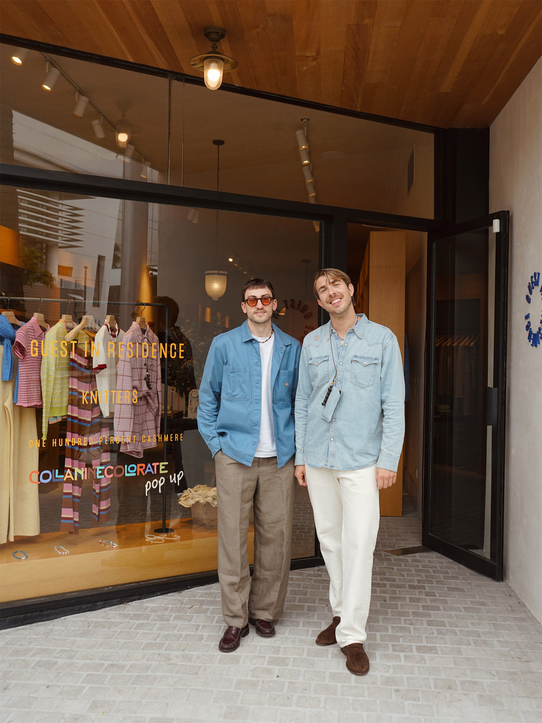 Fondatori di Collanine Colorate fuori dal flagship store Guest in Residence a Beverly Hills durante il pop-up a Los Angeles