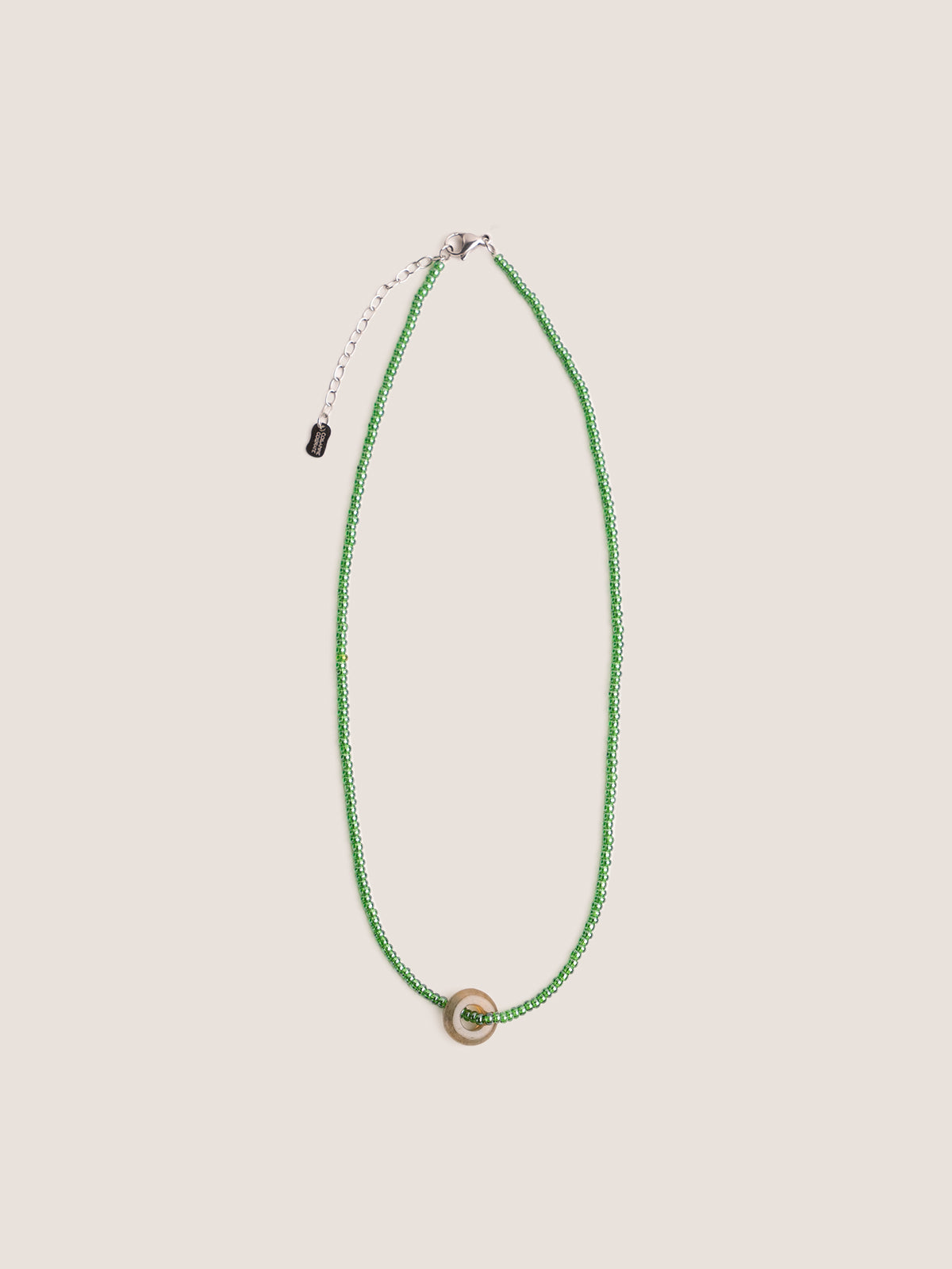 Collana Slide con perline mini verdi traslucide e dettaglio passante centrale in agata